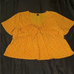 SHEIN Knot Front Ditsy Floral Ruffle Hem Blouse